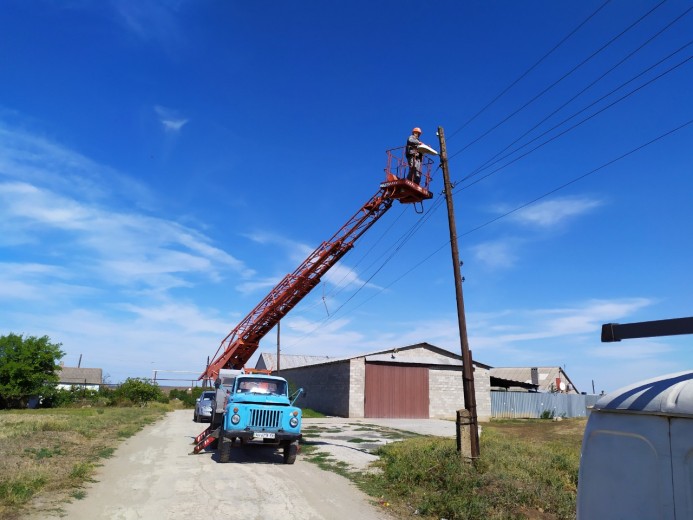 ДТЕК Донецькі електромережі повернув світло в оселі мешканців села Чермалик