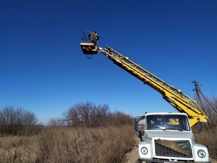 ДТЕК Донецькі електромережі повернув світло в прифронтові села Бахмутського району