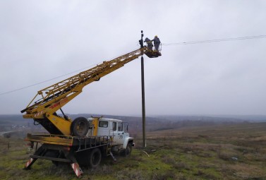 Різдво зі світлом: ДТЕК Донецькі електромережі повернув світло жителям 482 будинків прифронтового села Гранітного