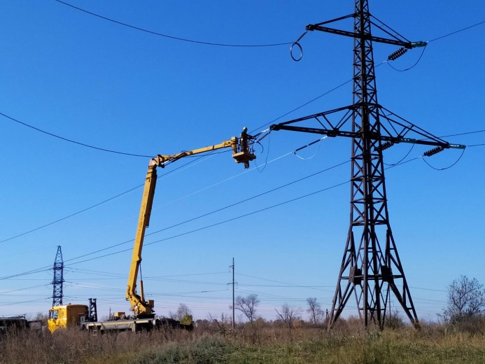 За три місяці ДТЕК Донецькі електромережі повернув світло 3,5 тисячам жителів прифронтової зони