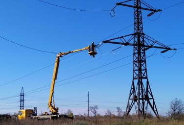 За три місяці ДТЕК Донецькі електромережі повернув світло 3,5 тисячам жителів прифронтової зони