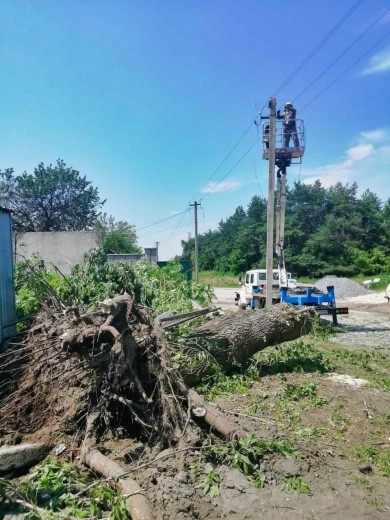 ДТЕК Дніпровські електромережі відновив енергопостачання постраждалих від грози районів