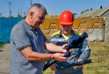 DTEK Dnipro Grids install bird protective devices in Novomoskovskiy and Magdalinovskiy Districts