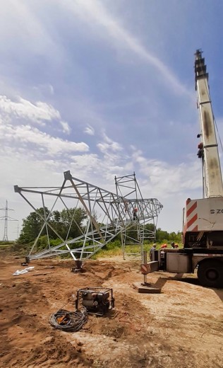 DTEK Donetsk Grids upgrades two high-voltage lines for front-line town of Avdiivka