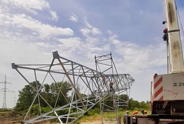 DTEK Donetsk Grids upgrades two high-voltage lines for front-line town of Avdiivka