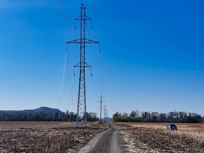 DTEK Donetsk Grids upgrades two high-voltage lines for the frontline town of Avdiivka