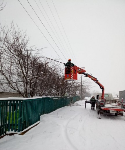 To prevent accidents, DTEK Kyiv Regional Power Grids has cleared more than 4,000 km of power grids from trees