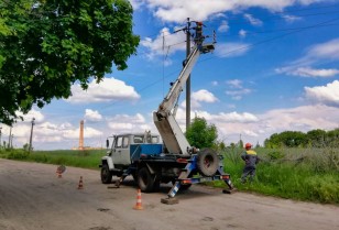 DTEK Kyiv Regional Grids places special casings on the lines to protect birds from electric shock