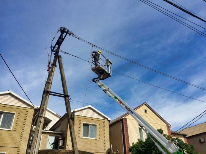 Over the weekend, DTEK Donetsk Grids restored power supply to 65 settlements that lost power after rough weather