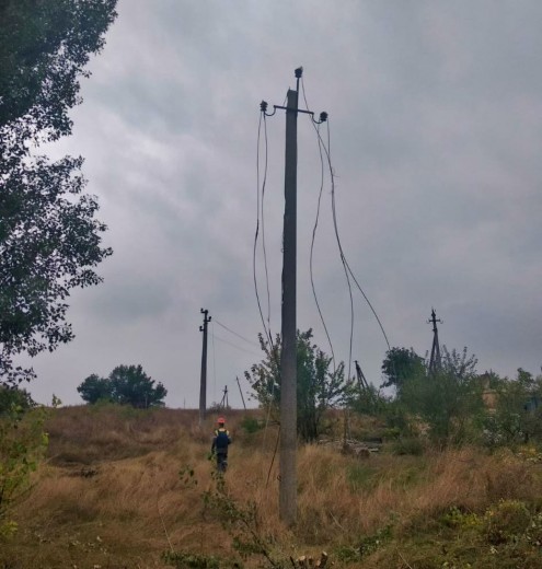 DTEK Donetsk Grids returned power to the front-line village named Novoselovka-2 that lost power after hostilities