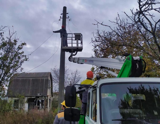 DTEK Donetsk Grids restored service to the front-line village of Vodiane