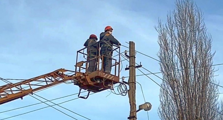 DTEK Donetsk Grids to restore service to 45 settlements that lost power after severe weather