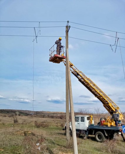 DTEK Donetsk Grids to restore service to 38 settlements that lost power after severe weather