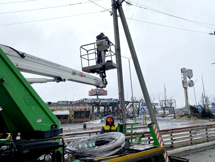 DTEK energy workers restore service: 111,000 customers, restoration of communication in Makariv and restoration of grids in the cleared areas of Kyiv region