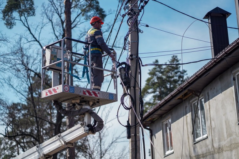 Service is restored to 1,700 families, water utility and fire department: DTEK continues restoring damaged electrical infrastructure in the liberated areas of the Kyiv region