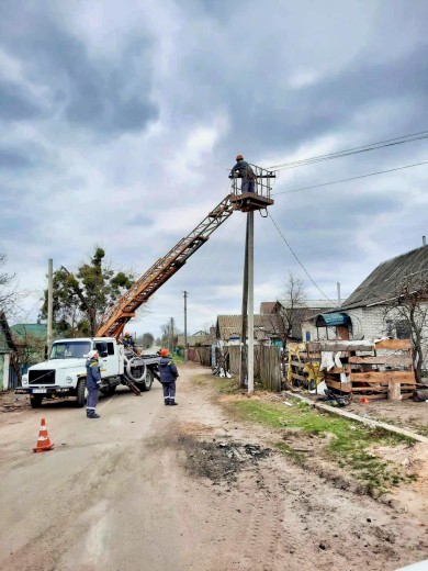 Повернули світло ще для 3 000 родин: ДТЕК продовжує відновлювати електропостачання на звільнених територіях Київської області