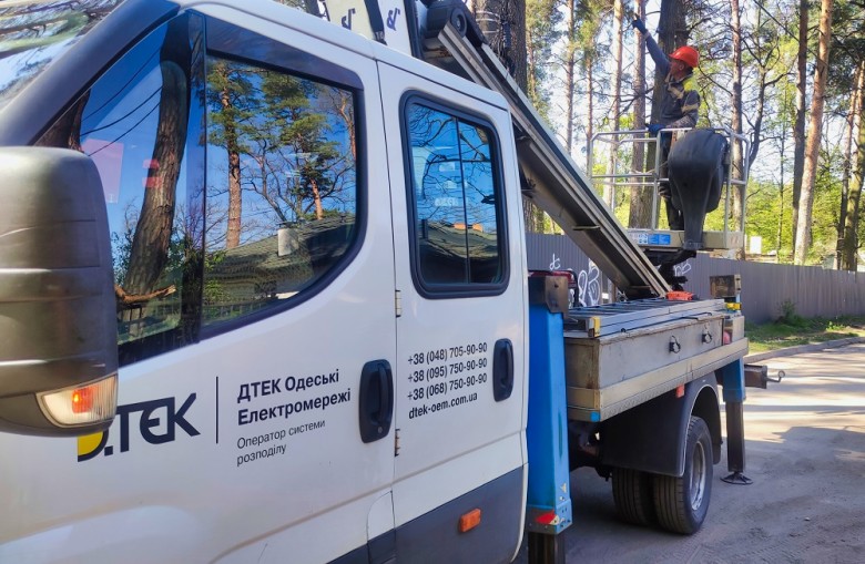 Over the course of a week, electricity was restored to more than 8,000 families in 18 settlements: DTEK continues repairing grids, damaged due to hostilities