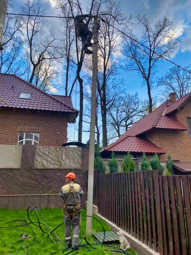 Over the course of a week, electricity was restored to 5,700 families and service was completely restored to the Ivankiv community: DTEK electricians continue repairing grids in the liberated areas of the Kyiv region