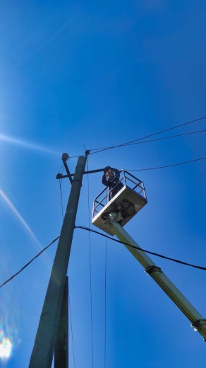 ДТЕК повертає світло: за тиждень енергетики відновили енергопостачання для 96 тисяч родин 