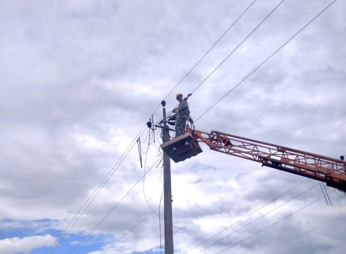 Over the course of a week, DTEK energy workers have restored power to 4,500 families in the Dnipropetrovsk region that were left without electricity due to shelling