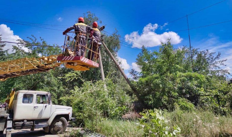 In July, DTEK has restored power to almost 458,000 families in 522 settlements of the Donetsk region, left without electricity due to shelling