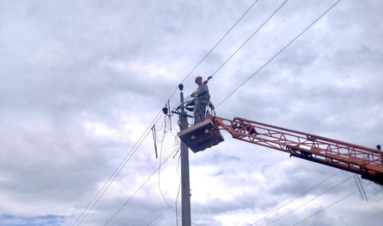 Over the course of a week, DTEK energy workers have restored power to 14,000 families in the Dnipropetrovsk region that were left without electricity due to shelling