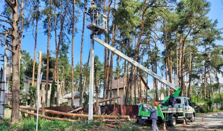 DTEK restored electricity to more than 46,000 families, left without it due to the storm in the Kyiv region