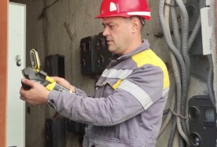 DTEK energy workers are preparing the grids in Kamianske for the heating season