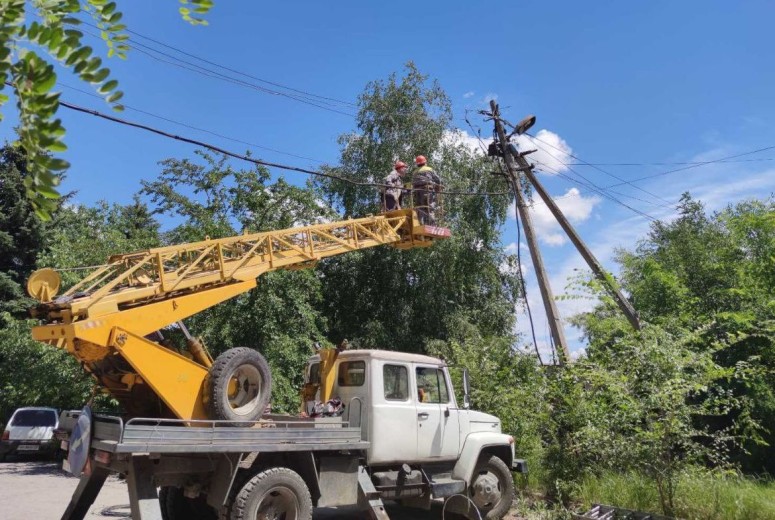 DTEK Donetsk Grids has restored electricity to more than 63,000 families in 54 settlements over the course of a week