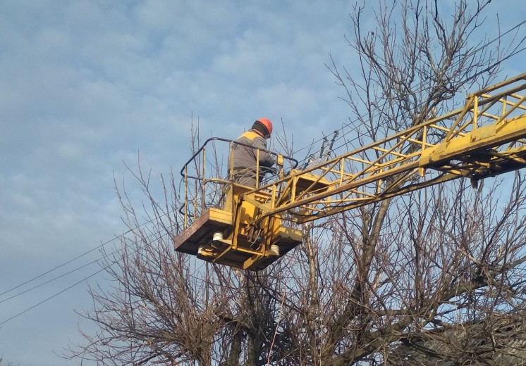 DTEK Donetsk Grids has restored electricity to more than 1,000 households yesterday