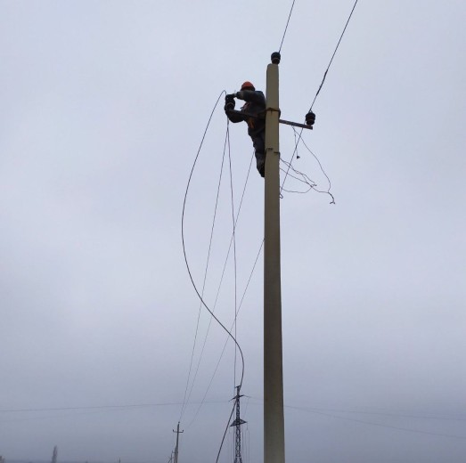 Despite shelling, DTEK Donetsk Grids has restored power to 20,000 families in the Donetsk region