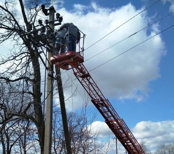 DTEK Donetsk Grids continues repairing grids: electricity has been restored to more than 6,000 families in the Donetsk region