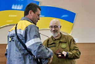 Oleksii Reznikov presented state awards to 7 energy workers of DTEK Dnipro Grids