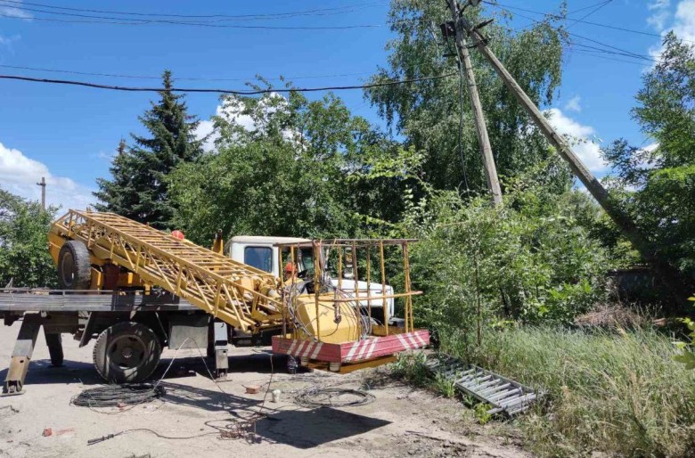 Знову зі світлом майже 5 тисяч родин: ДТЕК Донецькі електромережі продовжує відновлювати мережі, пошкоджені через обстріли