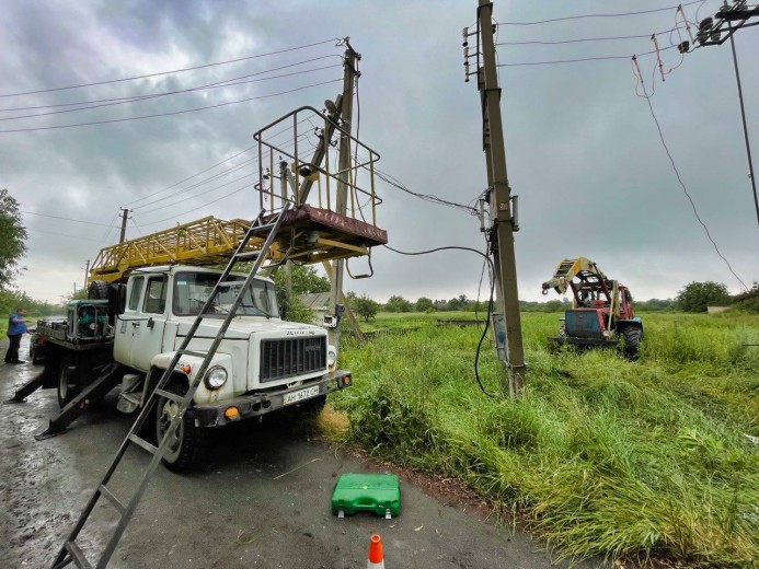 DTEK Donetsk Grids was able to restore electricity to almost 2,000 families, affected by shelling, and more than 17,000 families, de-energized due to bad weather