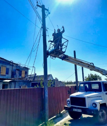 DTEK energy workers restored power to 1,800 families in the Dnipropetrovsk region over the course of the week