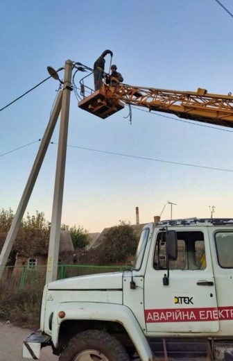 DTEK brings back light: energy workers have restored electricity supply to 21,000 families in the Dnipropetrovsk region in October