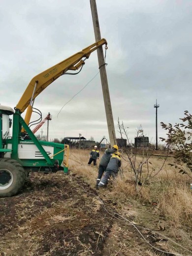 На Одещині енергетики ДТЕК повернули світло для понад 2000 родин після нічних обстрілів і продовжують усувати наслідки негоди