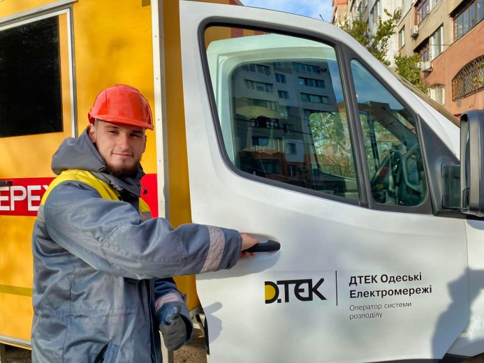 10 students of Odesa higher educational institutions became participants of the DTEK Odesa Grids’ “Dual education” project