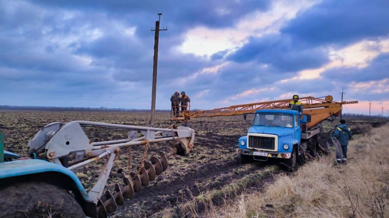 DTEK Donetsk Grids continues repairs of the grids: electricity restored to almost 29,000 families