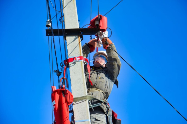 Energy workers of DTEK Kyiv Regional Grids are mastering the live repairs technique (repairs without power shutdowns for the customers): 1,700 such works have been performed in 2023