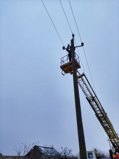 DTEK Donetsk Grids managed to restore power to almost 5,000 families over the course of two days