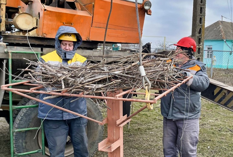 The birds are safe and so are the grids: DTEK Dnipro Grids specialists helped the storks upon request of local residents