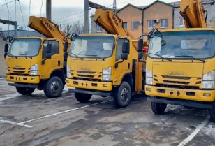 DTEK Donetsk Grids received three car lifts for repair of the grids after shelling from the Ukraine Energy Support Fund