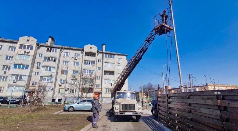 DTEK brings back light: energy workers in Donetsk, Dnipropetrovsk, Odesa and Kyiv regions restored power supply to almost 300,000 families