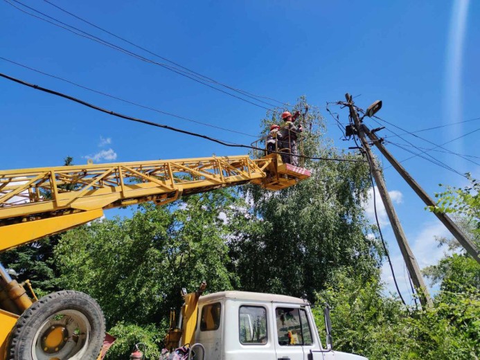 За тиждень ДТЕК Донецькі електромережі повернув світло у 65 населених пунктів