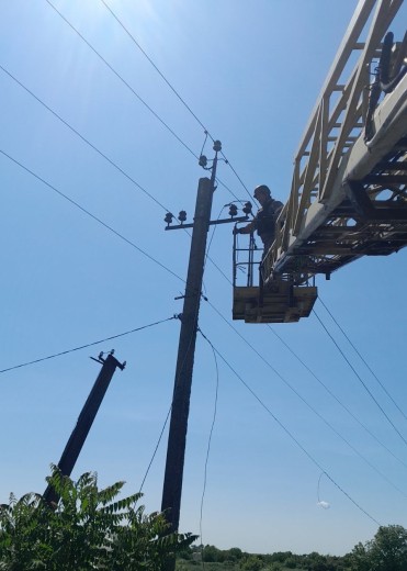 За тиждень на Донеччині та Дніпропетровщині ДТЕК відновив електрику для майже 28 тисяч родин