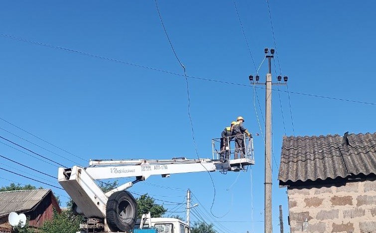 DTEK Dnipro Grids restored electricity to 2,200 families yesterday