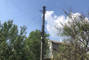 Зі світлом домівки ще 1,3 тисячі родин: ДТЕК Донецькі електромережі продовжує ремонти мереж після обстрілів