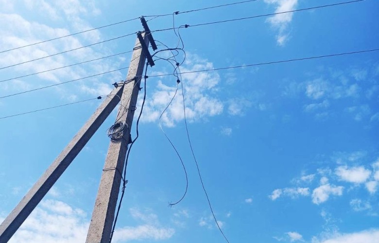 DTEK energy workers restored electricity to more than 2,000 families in the Dnipropetrovsk region after yesterday shelling